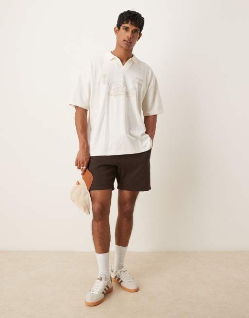 ASOS DESIGN - Pantaloncini marroni taglio corto