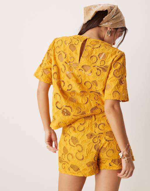 ASOS DESIGN - Pantaloncini micro ocra in pizzo sangallo a fiori in coordinato, 3 di 4