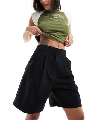 ASOS DESIGN - Pantaloncini sartoriali taglio lungo neri