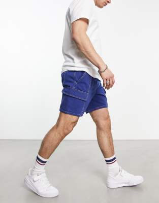 ASOS DESIGN - Pantaloncini slim cargo taglio corto blu con cuciture a contrasto 