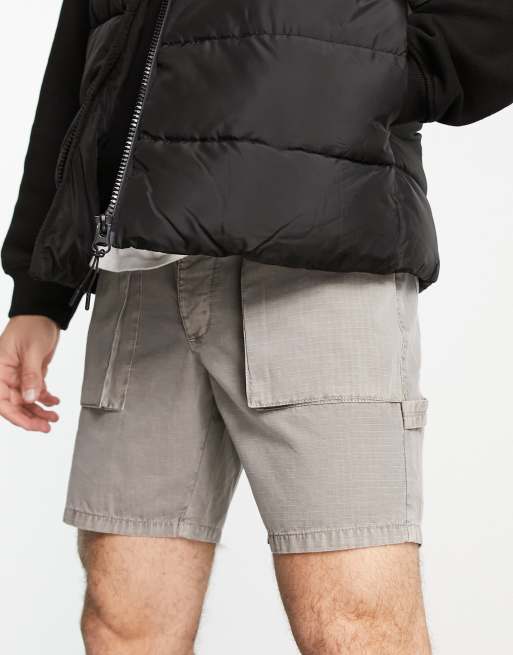 ASOS DESIGN - Pantaloncini slim grigio lavaggio pesante taglio medio 