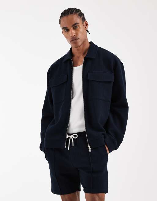ASOS DESIGN - Coordinato blu navy a spina di pesce in rilievo con giacca con zip e pantaloncini slim, 2 di 3