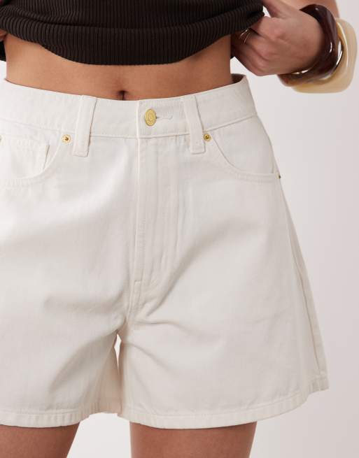 ASOS DESIGN - Pantaloncini svasati taglio lungo in denim bianchi, 3 di 5