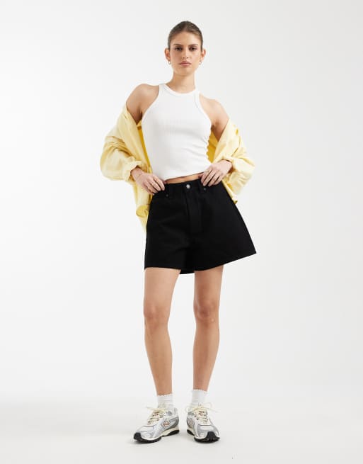 ASOS DESIGN - Pantaloncini svasati taglio lungo in denim nero