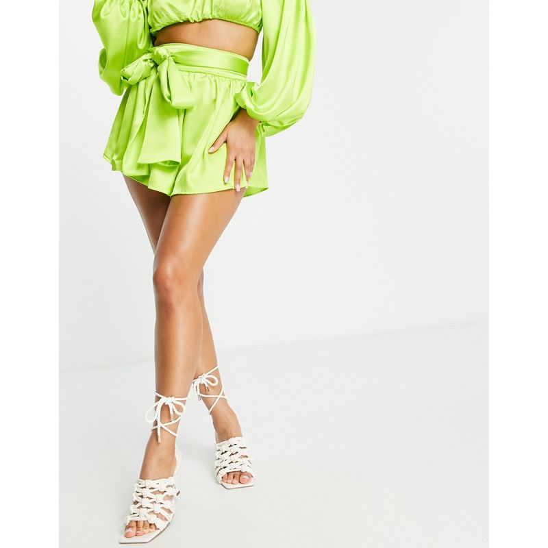 Donna ahKEC LUXE - Coordinato con top con scollo alla Bardot in raso e pantaloncini con volant, colore verde lime