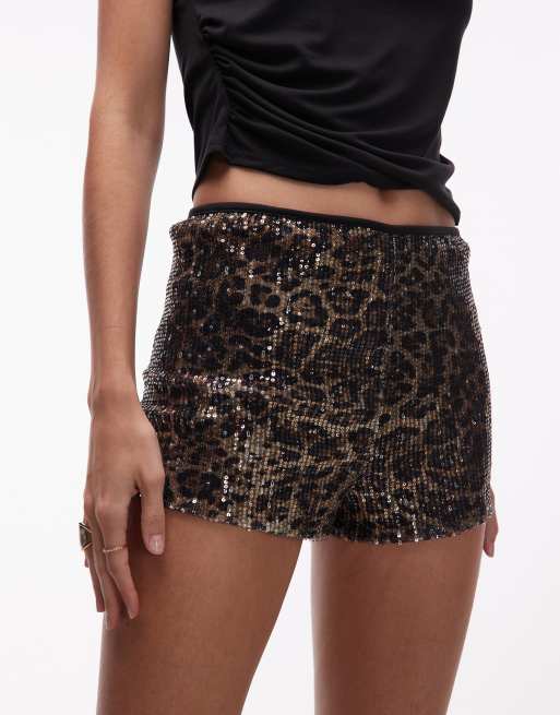 ASOS DESIGN - Pantaloncini taglio corto con stampa animalier e paillettes, 4 di 5