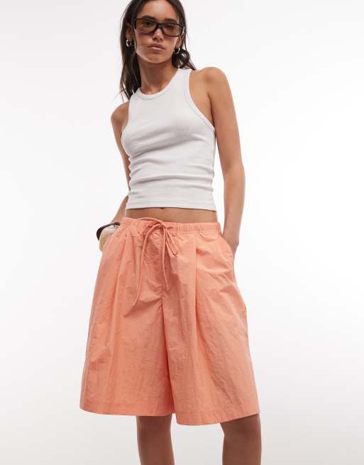 ASOS DESIGN - Pantaloncini taglio lungo a fondo ampio color corallo