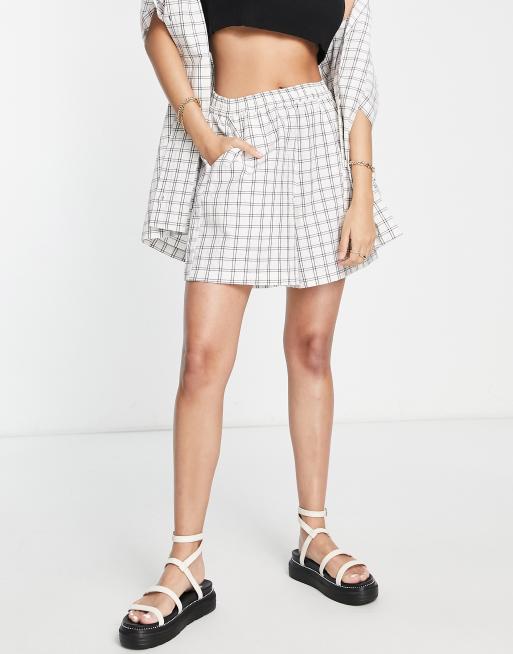 ASOS DESIGN - Pantaloncini taglio lungo bianchi a quadri in coordinato