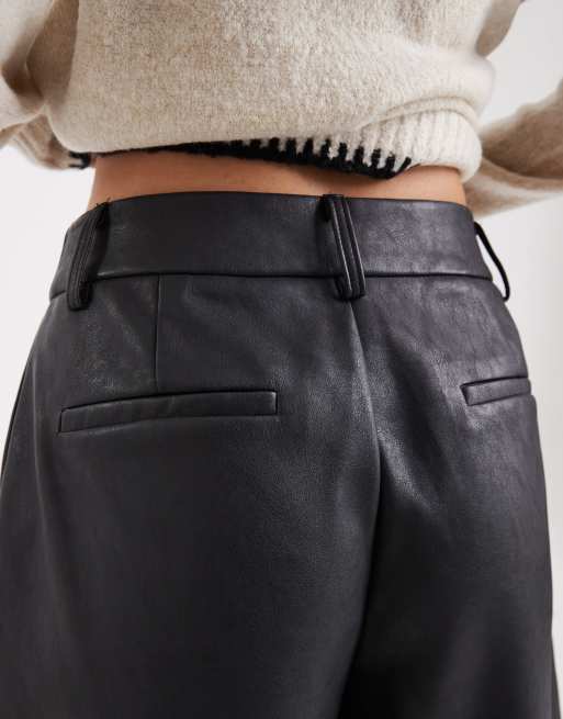 ASOS DESIGN - Pantaloncini taglio lungo blu navy in pelle sintetica, 5 di 5
