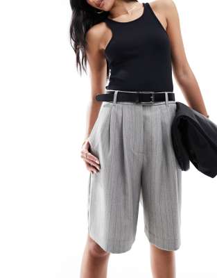 ASOS DESIGN - Pantaloncini taglio lungo sartoriali grigi a righe testurizzati