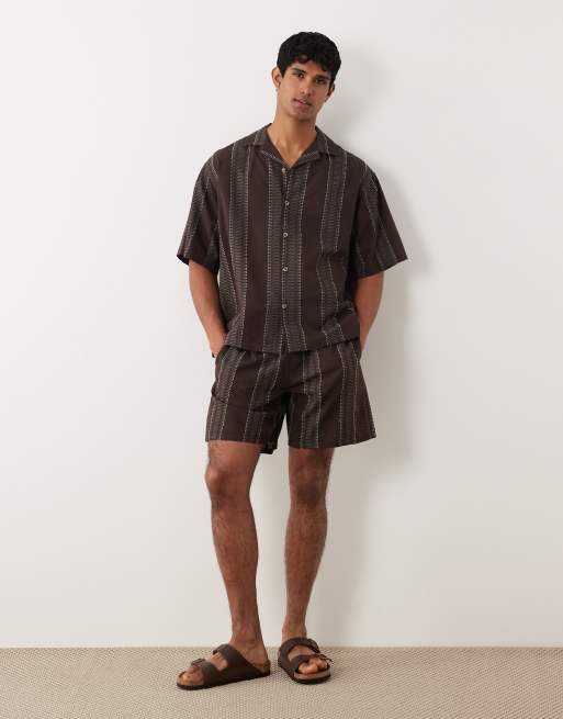 ASOS DESIGN - Pantaloncini testurizzati taglio medio marrone scuro in coordinato
