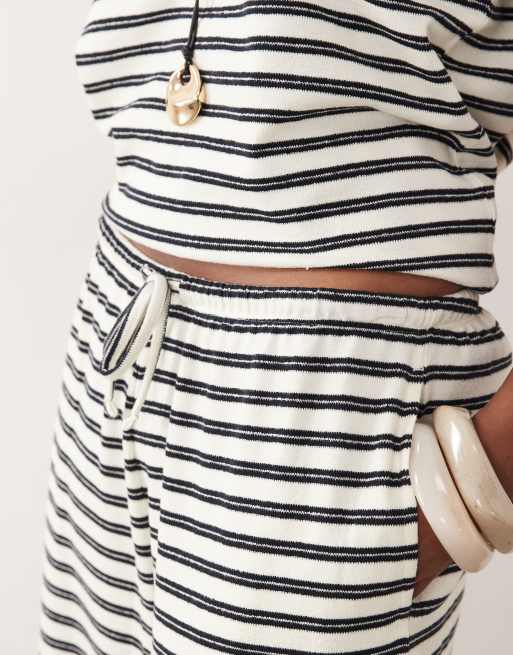 ASOS DESIGN - Pantalones a rayas monocromáticas de pernera ancha de punto texturizado (parte de un conjunto), 3 de 5