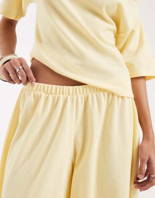 ASOS DESIGN - Pantalones amarillo crema de corte bombacho extragrande de tejido texturizado (parte de un conjunto), 5 de 5