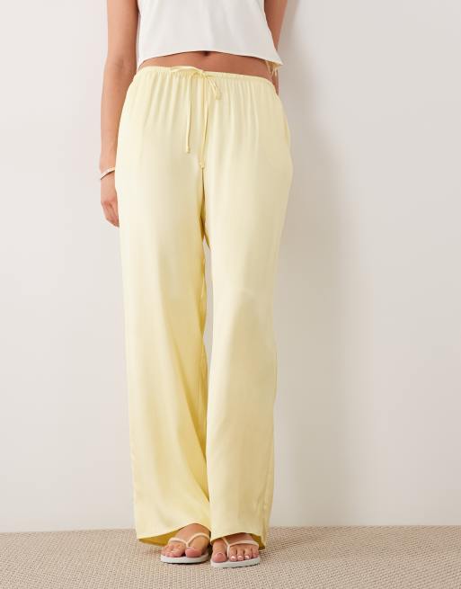 ASOS DESIGN - Pantalones amarillo pastel de pernera ancha sin cierres de satén, 2 de 5