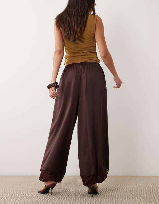 ASOS DESIGN pantalones balloon de satén con panel de encaje en chocolate, 5 de 5