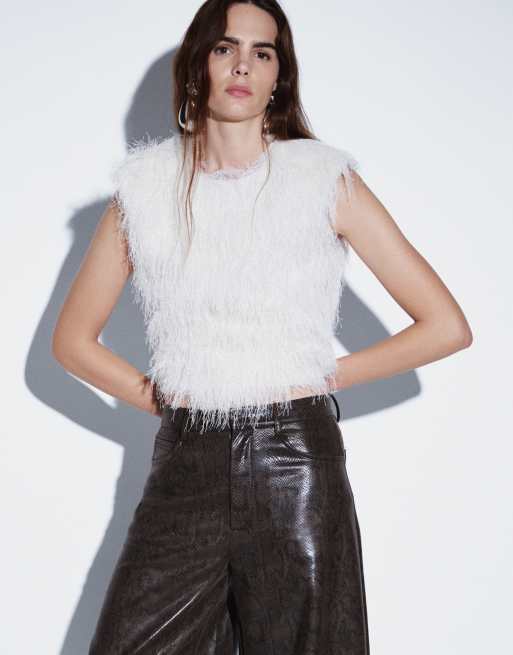 ASOS DESIGN pantalones barrel con efecto cocodrilo y estampado de serpiente marrón, 4 de 5
