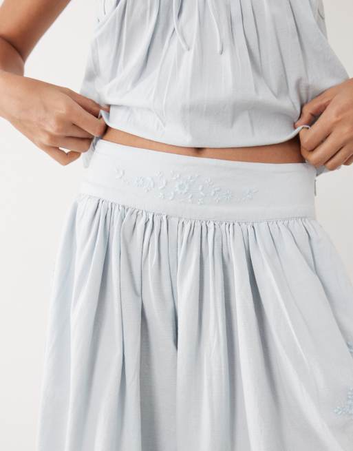 ASOS DESIGN - Pantalones capri azules de pernera ancha con ribete de croché, 3 de 5