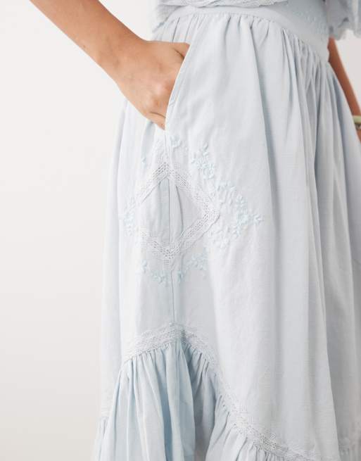 ASOS DESIGN - Pantalones capri azules de pernera ancha con ribete de croché, 5 de 5