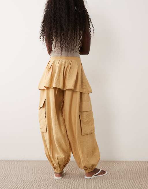 ASOS DESIGN pantalones con detalle de falda y pernera globo en camel, 5 de 5