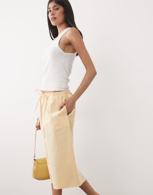 ASOS DESIGN - Pantalones cortos amarillo pastel estilo bermudas de corte alargado de lino, 2 de 5