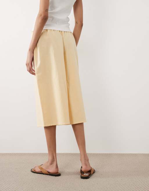ASOS DESIGN - Pantalones cortos amarillo pastel estilo bermudas de corte alargado de lino, 5 de 5
