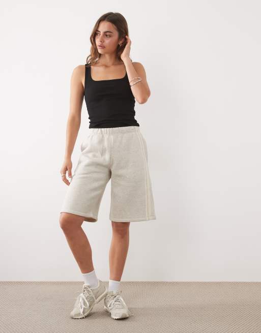 ASOS DESIGN - Pantalones cortos color arena jaspeado extragrandes con raya lateral de punto