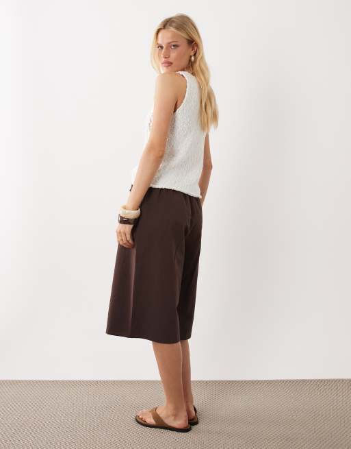 ASOS DESIGN - Pantalones cortos color chocolate estilo bermudas de corte alargado de lino, 4 de 5