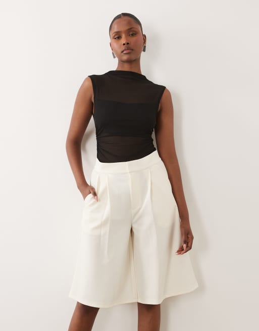 ASOS DESIGN - Pantalones cortos de sastre color crema lisos estilo bermudas de sarga, 2 de 5