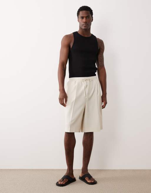 ASOS DESIGN - Pantalones cortos de sastre color crudo estilo bermudas sin cierres, 2 de 5