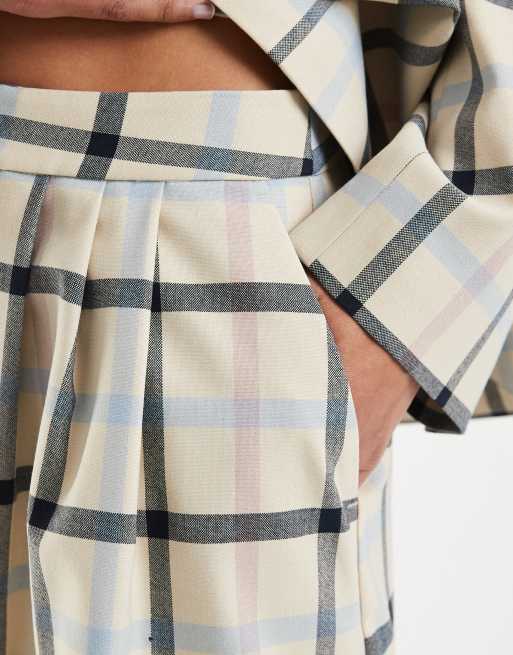 ASOS DESIGN - Pantalones cortos de sastre de corte acampanado con pinzas, 2 de 5