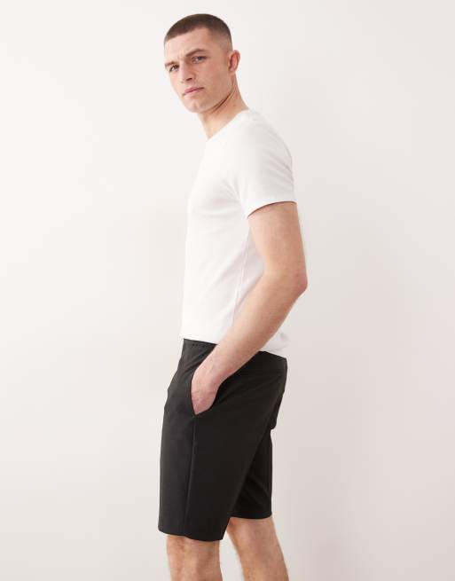 ASOS DESIGN - Pantalones cortos de sastre gris carbón cómodos y elásticos de corte slim con cinturilla elástica, 3 de 5