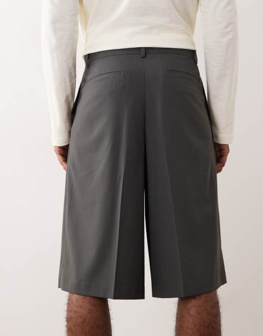 ASOS DESIGN - Pantalones cortos de sastre gris carbón estilo bermudas extragrandes con raya diplomática y pinzas, 4 de 5