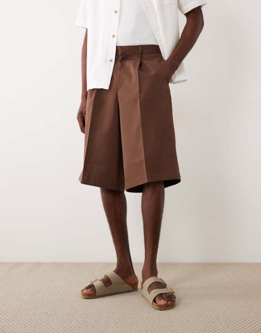 ASOS DESIGN - Pantalones cortos de sastre marrón oscuro extragrandes estilo bermudas con pinzas, 2 de 5