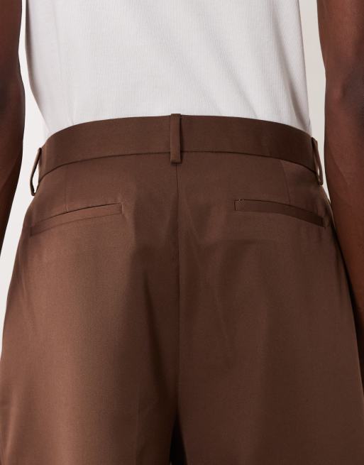 ASOS DESIGN - Pantalones cortos de sastre marrón oscuro extragrandes estilo bermudas con pinzas, 5 de 5