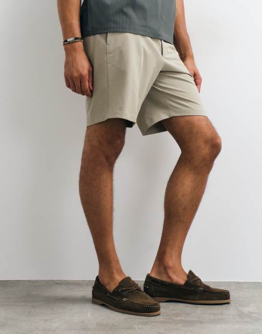 ASOS DESIGN - Pantalones cortos de sastre verde salvia cómodos y elásticos de corte estándar de sarga, 4 de 5