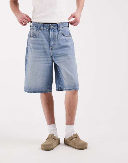 ASOS DESIGN - Pantalones cortos vaqueros azules de corte alargado suelto con lavado claro , 4 de 6