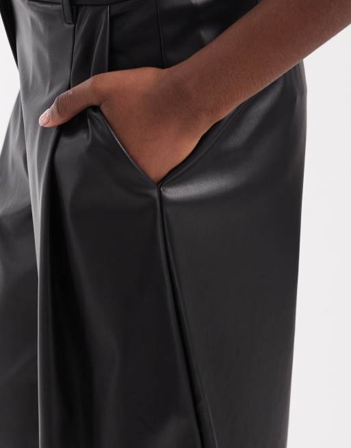 ASOS DESIGN pantalones culotte de sastre de cintura alta de efecto piel en negro, 5 de 5