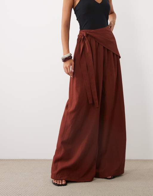 ASOS DESIGN pantalones de pernera recta con detalle de falda cruzada en marrón, 3 de 5