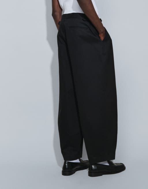 ASOS DESIGN pantalones de sastre anchos de pernera barrel en negro con bolsillo de parche, 3 de 9