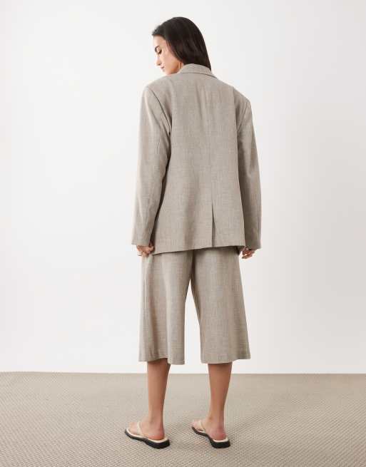 ASOS DESIGN - Pantalones de sastre beis grisáceo estilo bermudas de corte culotte, 5 de 5