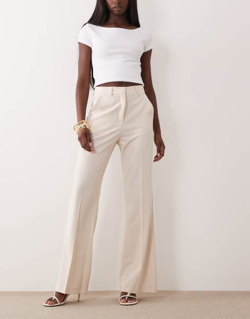 ASOS DESIGN - Pantalones de sastre color crema de corte acampanado ajustado, 2 de 5