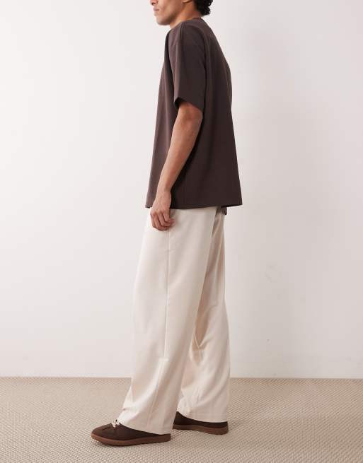 ASOS DESIGN - Pantalones de sastre color crudo cómodos y elásticos de pernera ancha con cinturilla elástica de sarga, 3 de 5