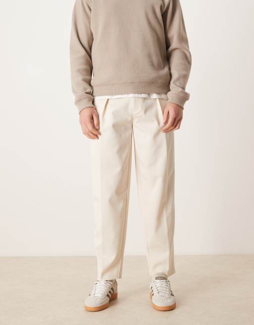 ASOS DESIGN - Pantalones de sastre color crudo de corte tapered extragrande de sarga