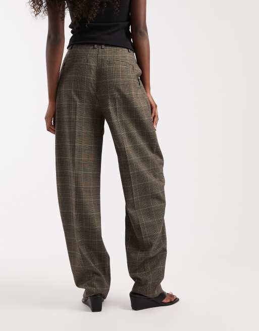 ASOS DESIGN pantalones de sastre de corte tapered en beige, 2 de 5