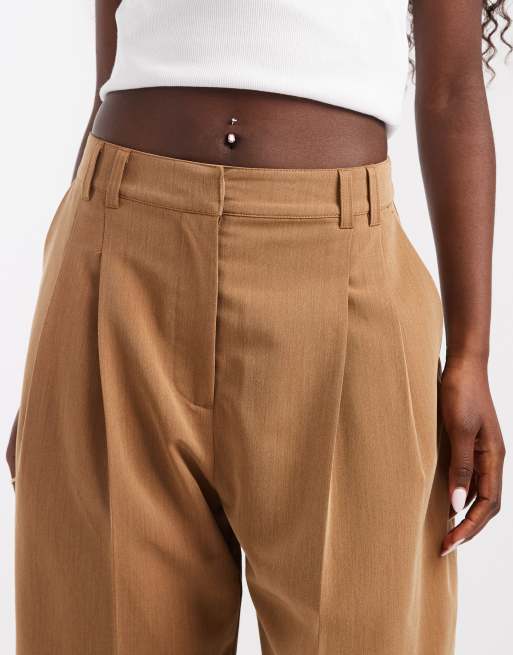 ASOS DESIGN - Pantalones de sastre marrón caramelo de corte tapered, 3 de 5