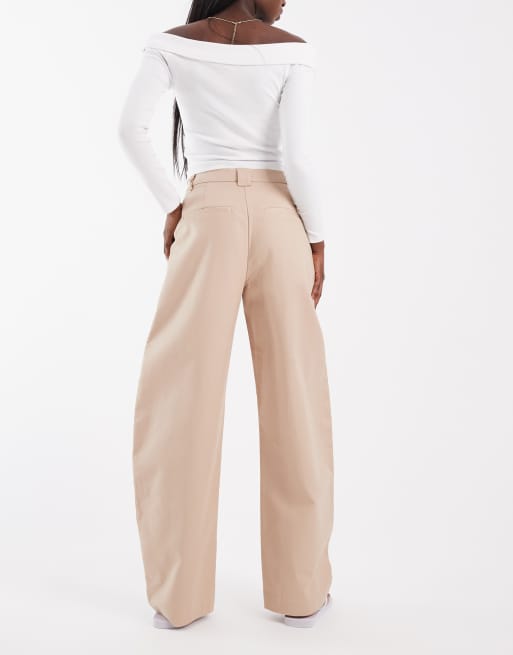 ASOS DESIGN - Pantalones de sastre marrón topo de corte barrel de algodón satinado, 4 de 5