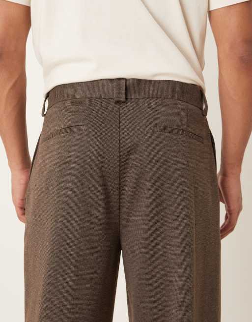 ASOS DESIGN - Pantalones de sastre marrones de corte tapered extragrande con pinzas y estampado de pata de gallo, 4 de 5
