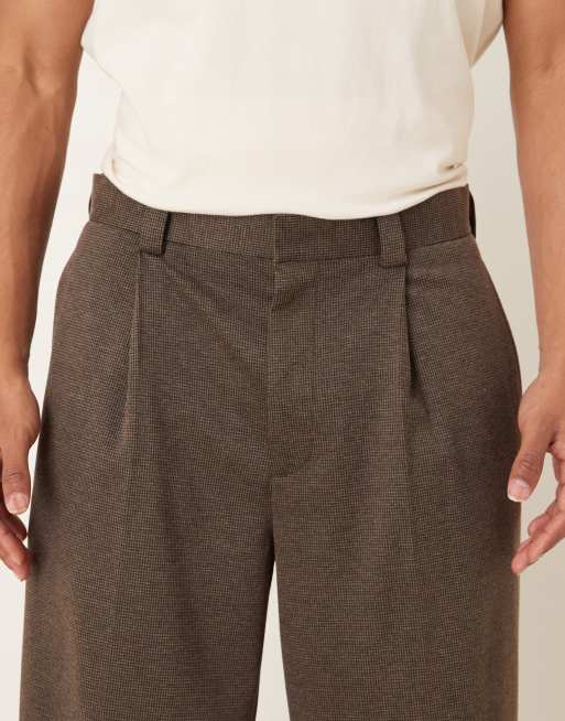 ASOS DESIGN - Pantalones de sastre marrones de corte tapered extragrande con pinzas y estampado de pata de gallo, 5 de 5