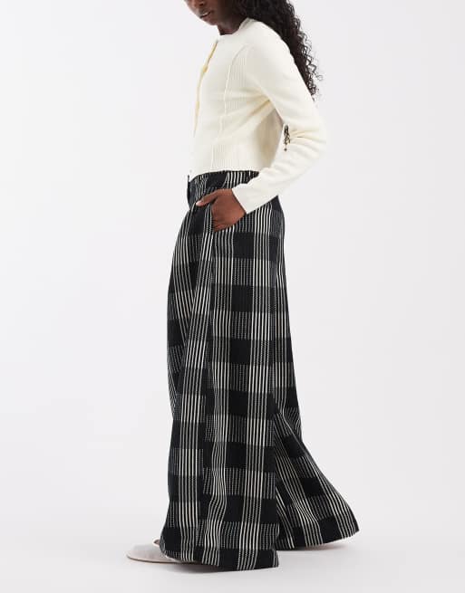 ASOS DESIGN pantalones de sastre muy anchos de tejido bouclé a cuadros monocromos, 2 de 5
