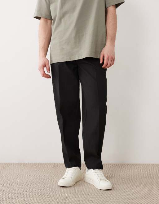 ASOS DESIGN - Pantalones de sastre negros cómodos de corte tapered extragrande de canalé, 2 de 5